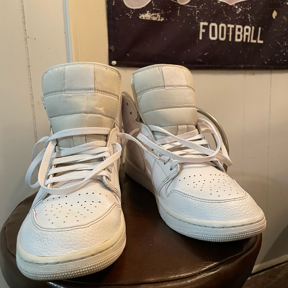 Jordan 1 mid triple white 2020 size 12